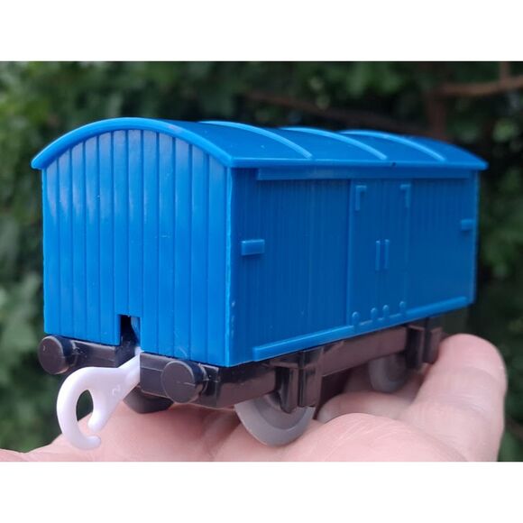 Thomas Track Master Train Car 2009 Blue Mattel Thomas and Friends Blue Fish Car - Picture 1 of 7